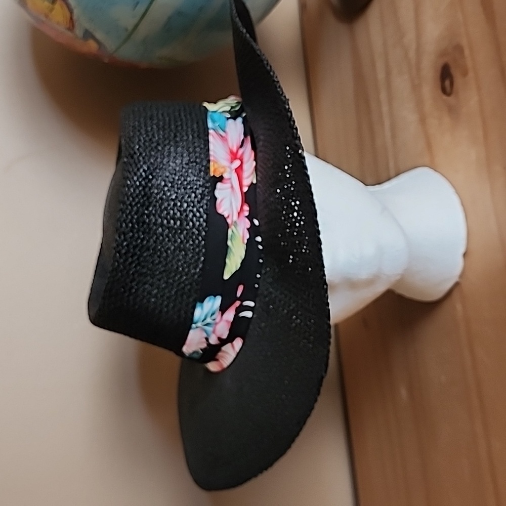 Peter Grimm black strawhat with floral band